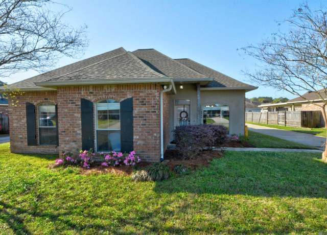 Property at 16906 Lynnwood Ave, Central, LA 70739, 3 beds, 2 baths
