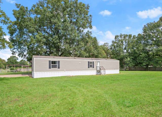 Property at 20712 Holmes Dr, Zachary, LA 70791, 3 beds, 2 baths