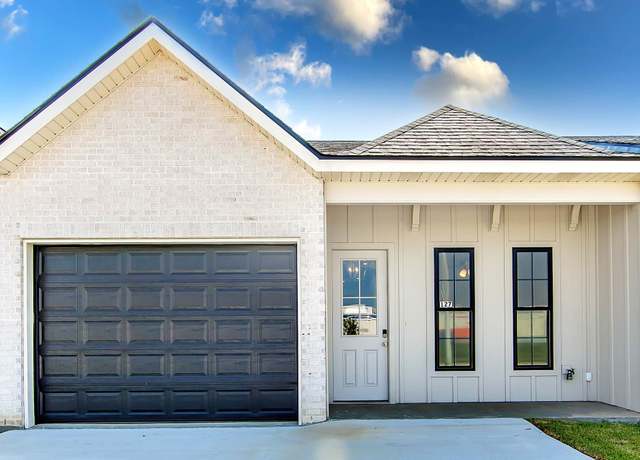Property at 123 Emerson Dr, Houma, LA 70360, 3 beds, 2 baths