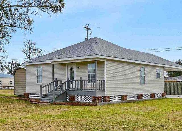 Property at 300 Oakview Dr, Houma, LA 70364, 3 beds, 2 baths