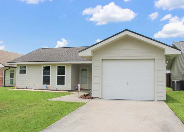 Property at 417 Tanglewood Dr, Houma, LA 70364, 3 beds, 2 baths