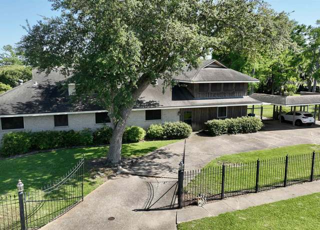 Property at 814 Spruce St, Morgan City, LA 70380, 6 beds, 7 baths