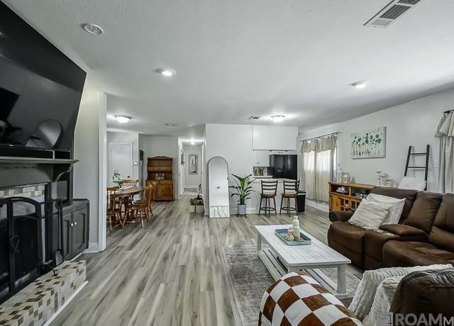 Property at 1004 S Shirley Ave, Gonzales, LA 70737, 4 beds, 2.5 baths