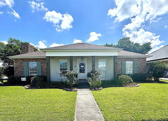 Property at 324 Hawthorne Dr, Houma, LA 70360, 3 beds, 2 baths