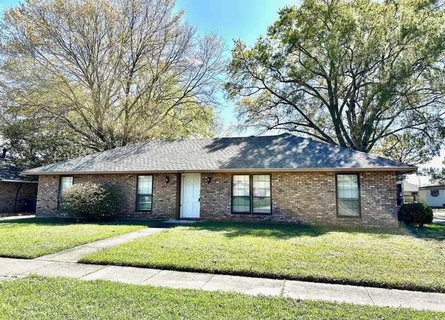 Property at 9932 Hillyard Ave, Baton Rouge, LA 70809, 3 beds, 2 baths