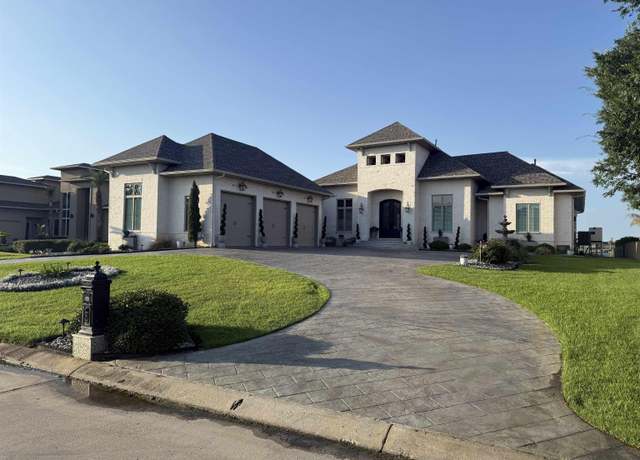 Property at 979 Lakeshore Blvd, Slidell, LA 70461, 4 beds, 5 baths