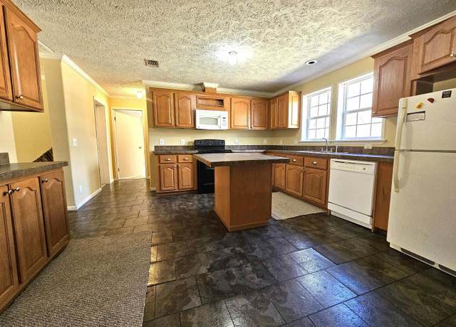 Property at 55 Delacerda Rd, Greensburg, LA 70441, 3 beds, 2 baths