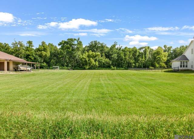 Property at 8958 Singleton Rd, Port Allen, LA 70767