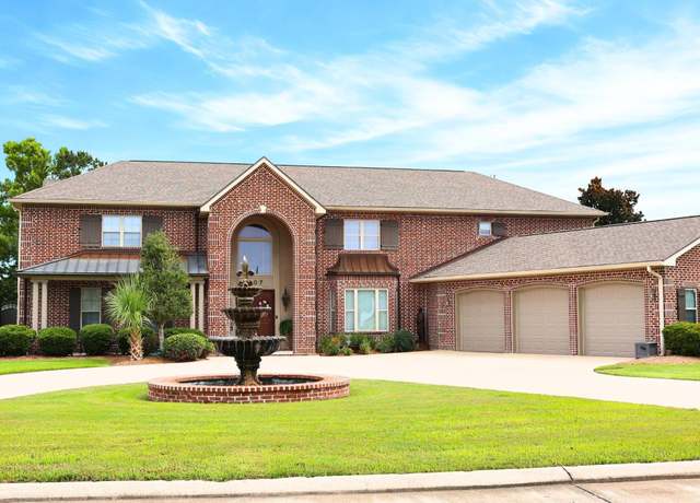 Property at 207 Regal Row, Houma, LA 70360, 6 beds, 4.5 baths