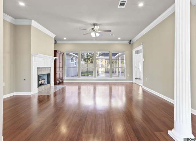 Property at 11080 Royal Ascot Ave, Baton Rouge, LA 70816, 3 beds, 2 baths