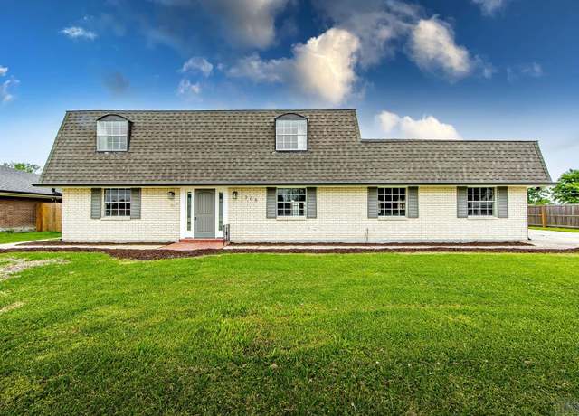 Property at 305 Estate Dr, Houma, LA 70364, 4 beds, 2.5 baths