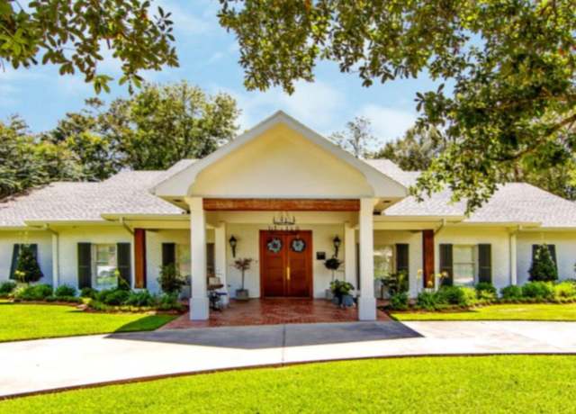 Property at 401 Oak Alley Dr, Houma, LA 70360, 4 beds, 5 baths