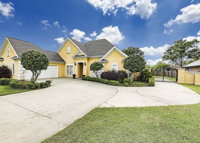 Property at 134 Lake Mechant Ct, Houma, LA 70360, 3 beds, 2 baths