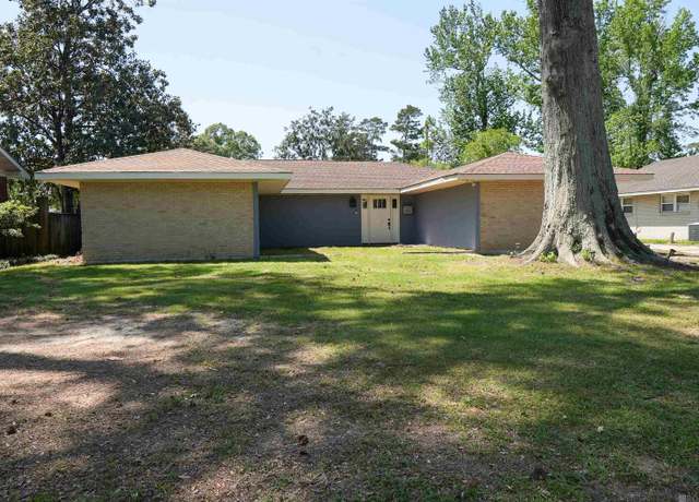 Property at 866 S Burgess Dr, Baton Rouge, LA 70815, 4 beds, 3 baths