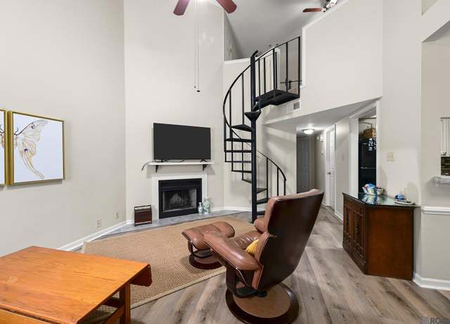 Property at 141 E Boyd Dr #209, Baton Rouge, LA 70808, 3 beds, 2 baths