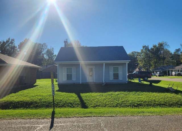 Property at 8704 Montclair St, Denham Springs, LA 70726, 3 beds, 2 baths