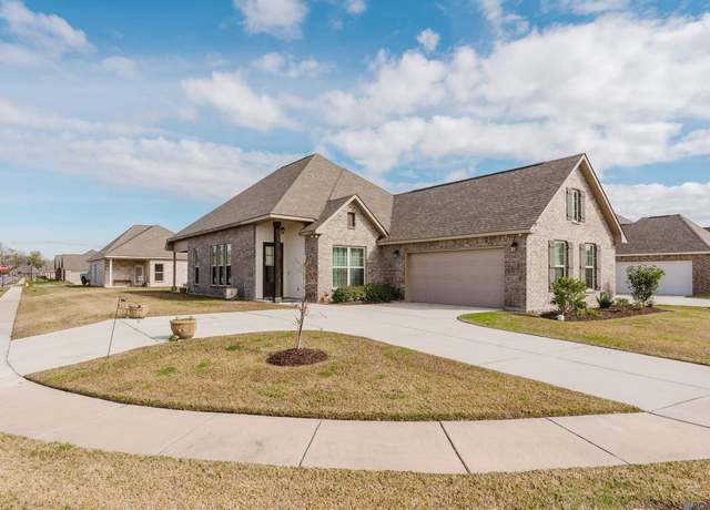Property at 41236 Coastline Ave, Gonzales, LA 70737, 4 beds, 2 baths