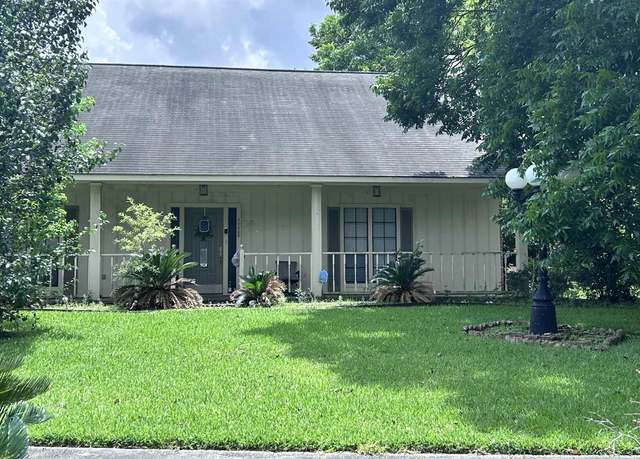 Property at 10334 Sunny Cline Dr, Baton Rouge, LA 70814, 4 beds, 3 baths