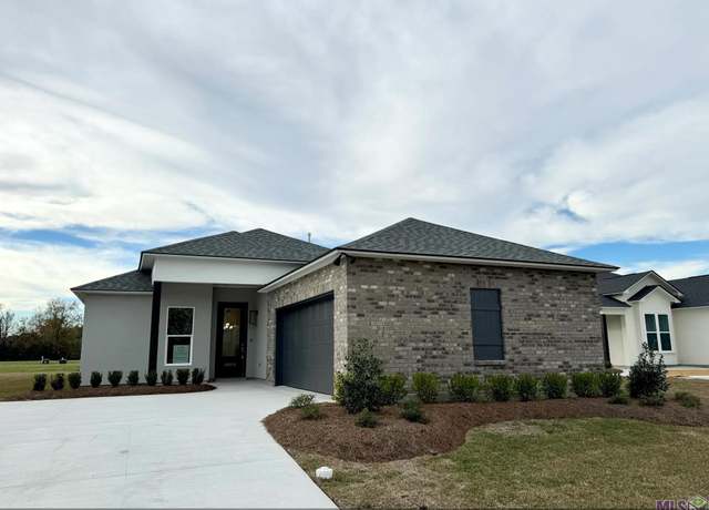 Property at 10014 Oak Colony Dr, Saint George, LA 70817, 4 beds, 2 baths