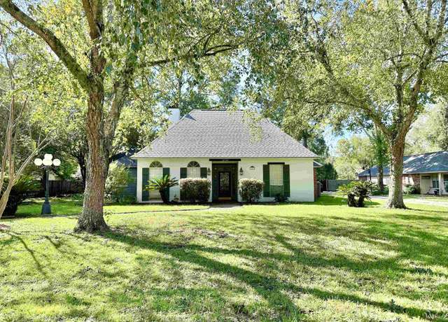Property at 18534 Old Trace Dr, Baton Rouge, LA 70817, 4 beds, 3 baths