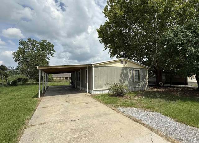 Property at 14454 Oak Meadow St, Gonzales, LA 70737, 3 beds, 2 baths