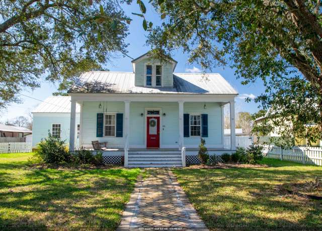 Property at 65 Main St, Franklin, LA 70538, 4 beds, 3 baths