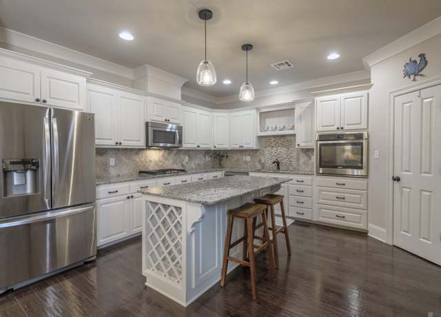 Property at 8324 Valencia Ct, Baton Rouge, LA 70820, 3 beds, 2 baths