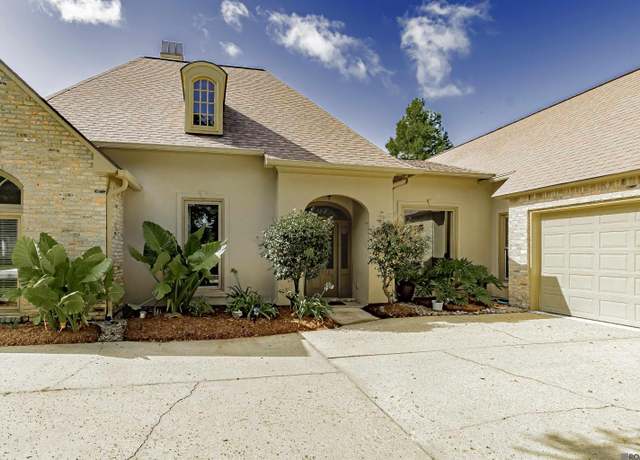 Property at 40204 Pelican Point Pkwy, Gonzales, LA 70737, 4 beds, 2.5 baths