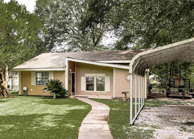 Property at 731 Castlewood St, Denham Springs, LA 70726, 3 beds, 2 baths