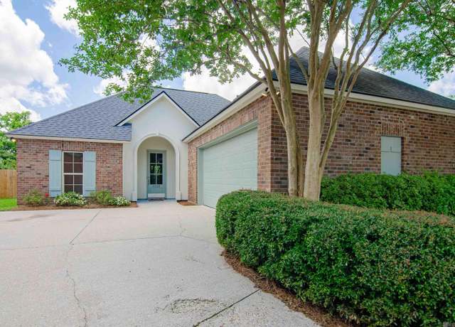 Property at 10126 Springtree Ave, Baton Rouge, LA 70810, 3 beds, 2 baths