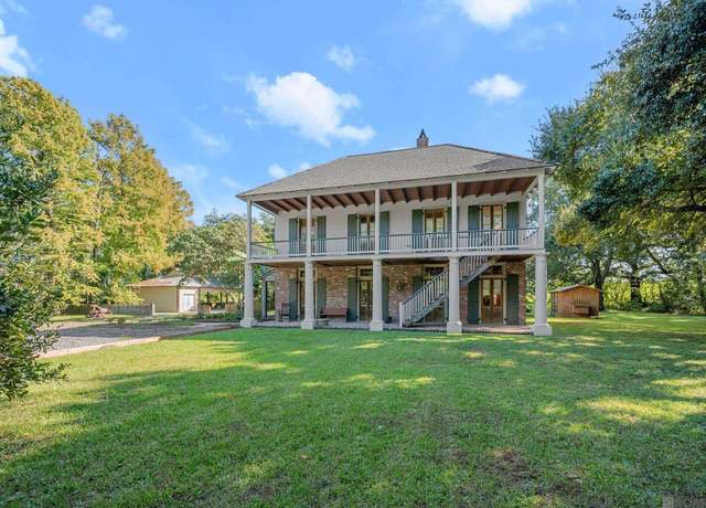 Property at 3200 N River Rd, Port Allen, LA 70767, 3 beds, 2.5 baths