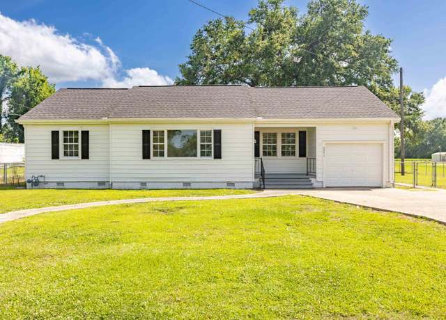 Property at 2071 Saint Mary St, Thibodaux, LA 70301, 4 beds, 2 baths