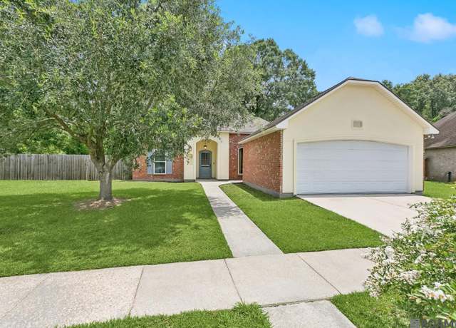 Property at 6216 Woodbend Dr, Zachary, LA 70791, 3 beds, 2 baths