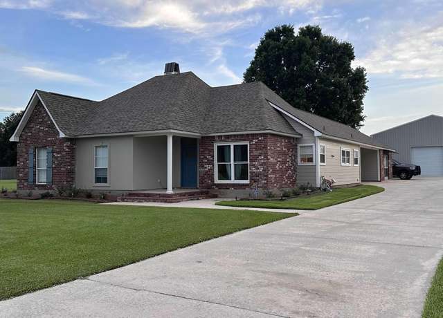 Property at 8301 Pin Oak Dr, Zachary, LA 70791, 3 beds, 2 baths