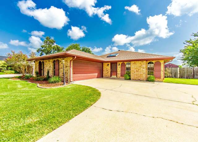Property at 214 Lake Crescent Cir, Houma, LA 70360, 3 beds, 2 baths