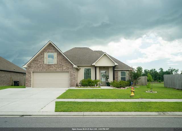 Property at 40053 Maddie Dr, Prairieville, LA 70769, 3 beds, 2 baths