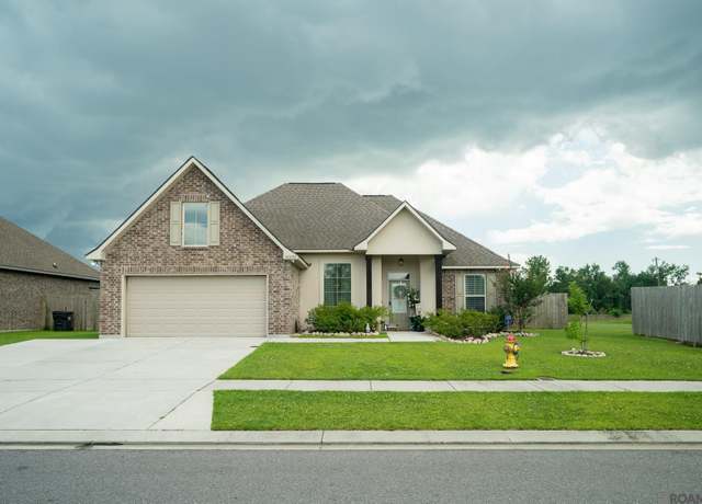 Property at 40053 Maddie Dr, Prairieville, LA 70769, 3 beds, 2 baths
