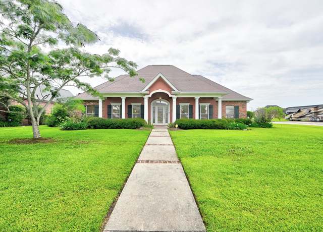 Property at 100 Ellington Dr, Thibodaux, LA 70301, 3 beds, 2.5 baths