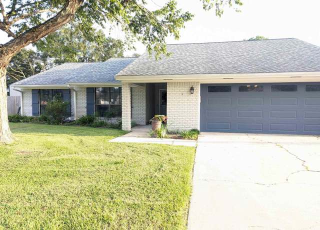 Property at 117 Belle Grove Blvd, Lafayette, LA 70503, 4 beds, 2.5 baths