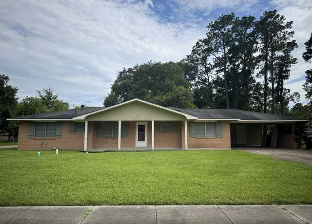Property at 12688 Castle Hill Dr, Baton Rouge, LA 70814, 3 beds, 2 baths