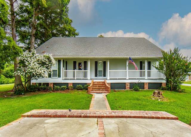 Property at 149 East 109th St, Galliano, LA 70354, 3 beds, 2.5 baths
