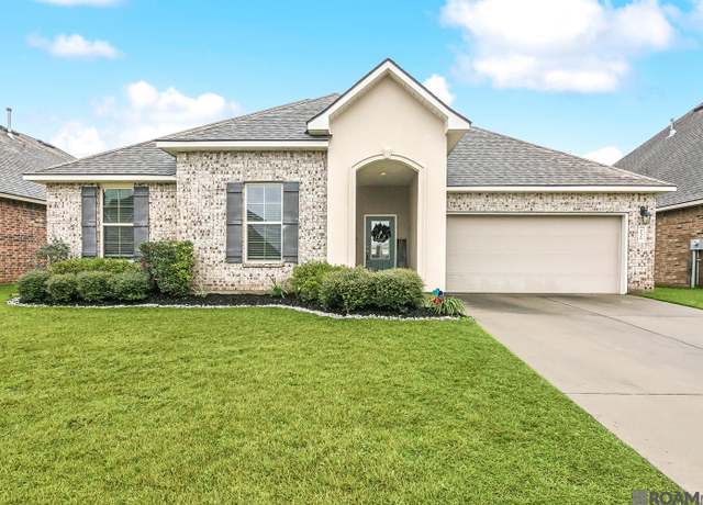 Property at 21316 Hayridge Dr, Zachary, LA 70791, 4 beds, 2 baths