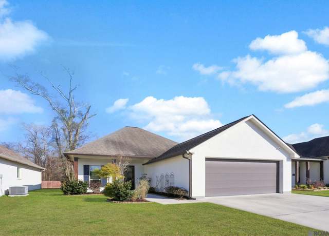 Property at 14418 Sterling Oaks Dr, Gonzales, LA 70737, 3 beds, 2 baths