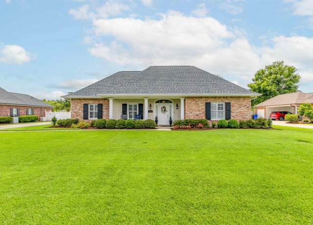 Property at 212 Davis Dr, Thibodaux, LA 70301, 3 beds, 3 baths