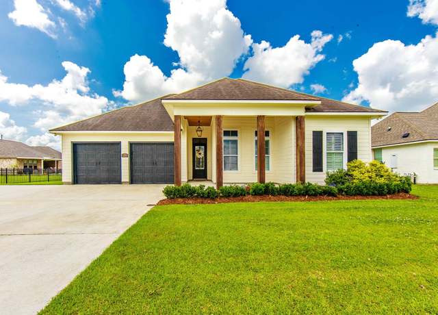 Property at 218 Margie St, Thibodaux, LA 70301, 4 beds, 2.5 baths