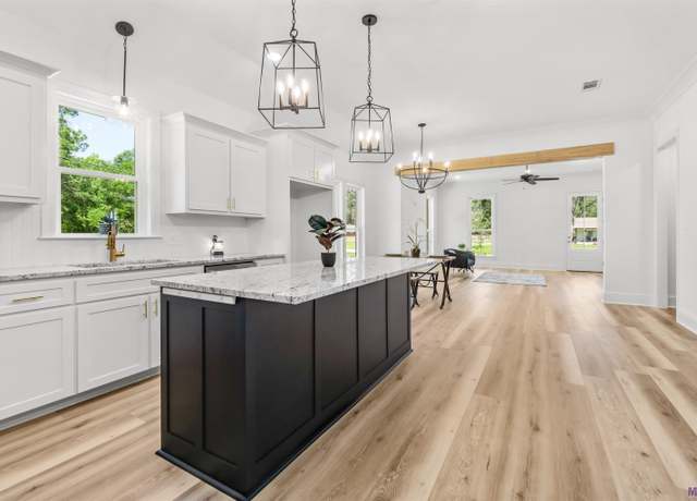 Property at 31860 Netterville Rd, Denham Springs, LA 70726, 3 beds, 2.5 baths