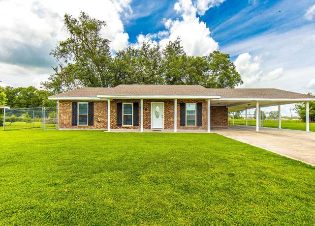 Property at 110 Crestwood Dr, Houma, LA 70364, 3 beds, 2 baths
