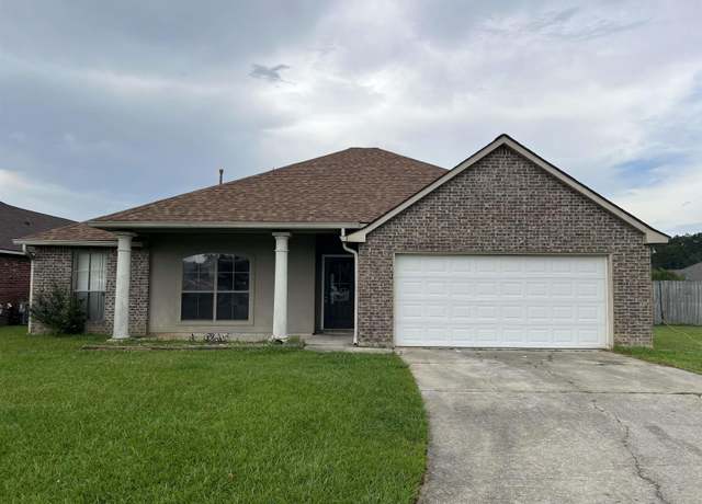 Property at 26096 Avondale Ct, Denham Springs, LA 70726, 3 beds, 2 baths