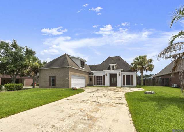 Property at 11414 Pleasant Knoll Dr, Denham Springs, LA 70726, 4 beds, 3 baths