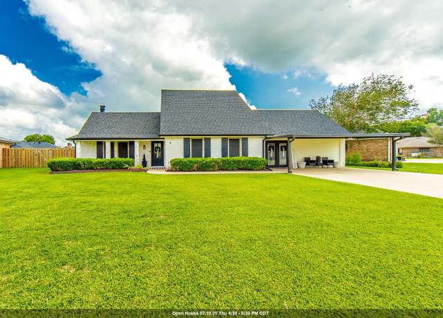 Property at 9 Summerfield Dr, Houma, LA 70360, 4 beds, 2.5 baths
